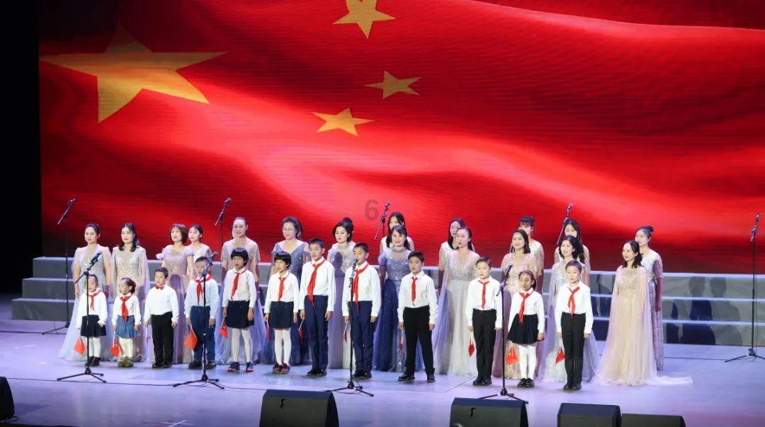 春运首日,高速公路上来了暖心的联合护航